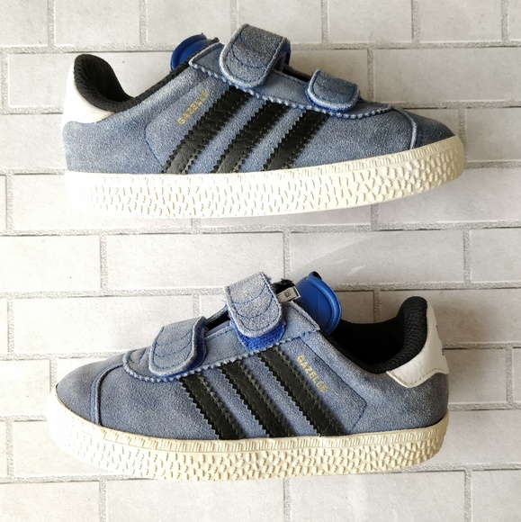 white gazelle blue stripes